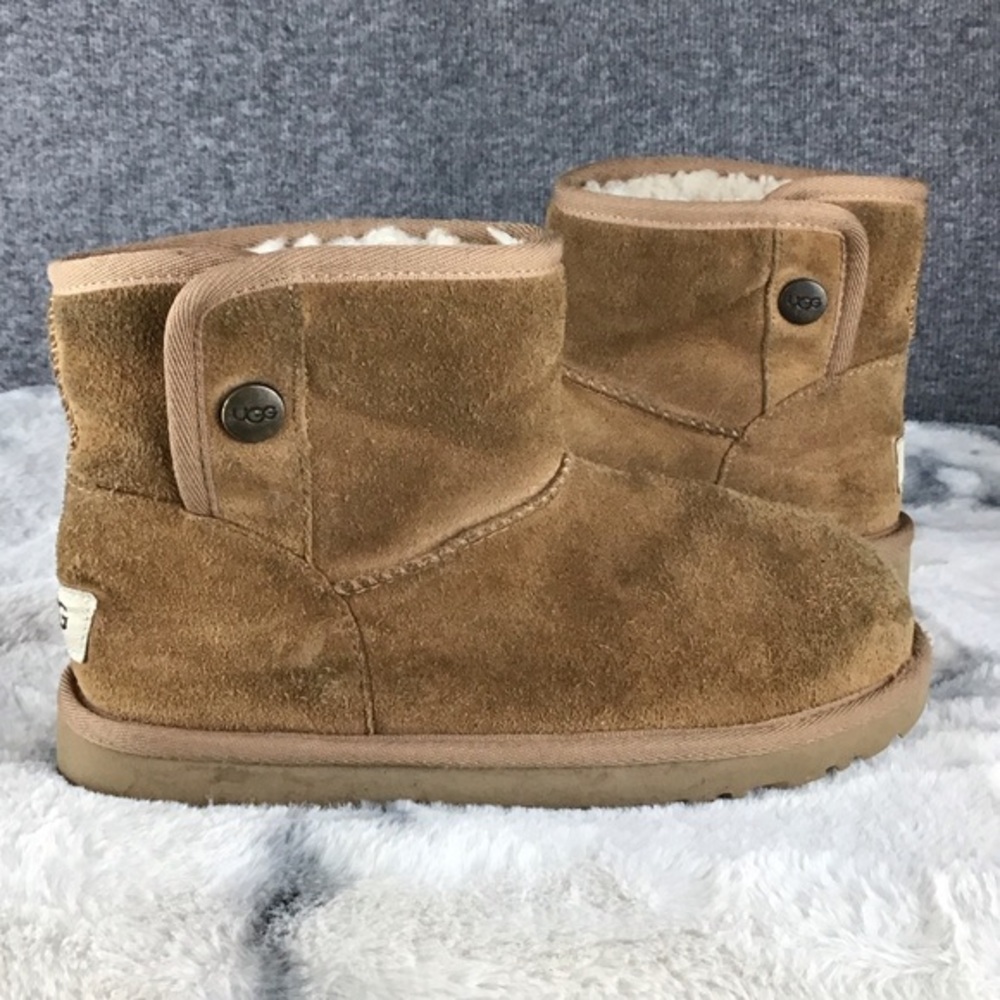 UGG Premium All-Suede Snap Closure Ankle Boots Chestnut‎ Size 3